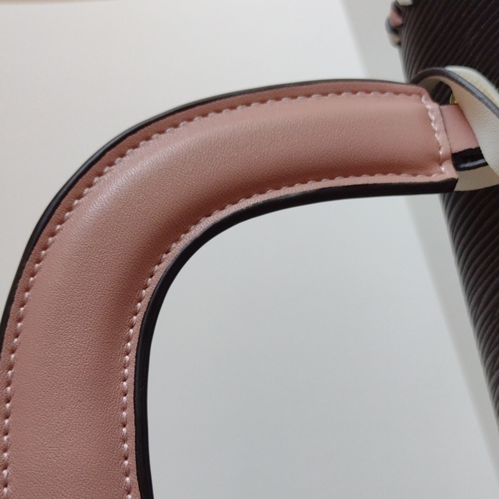 Fashion twist 2 way sling bag - Picture 3 of 12